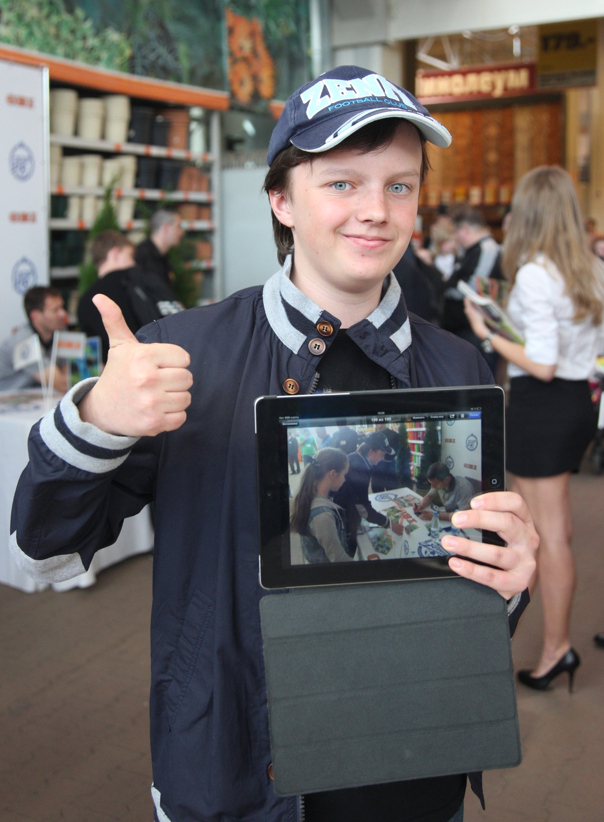 Константин Зырянов встретился с болельщиками в «ОБИ Пулковское»