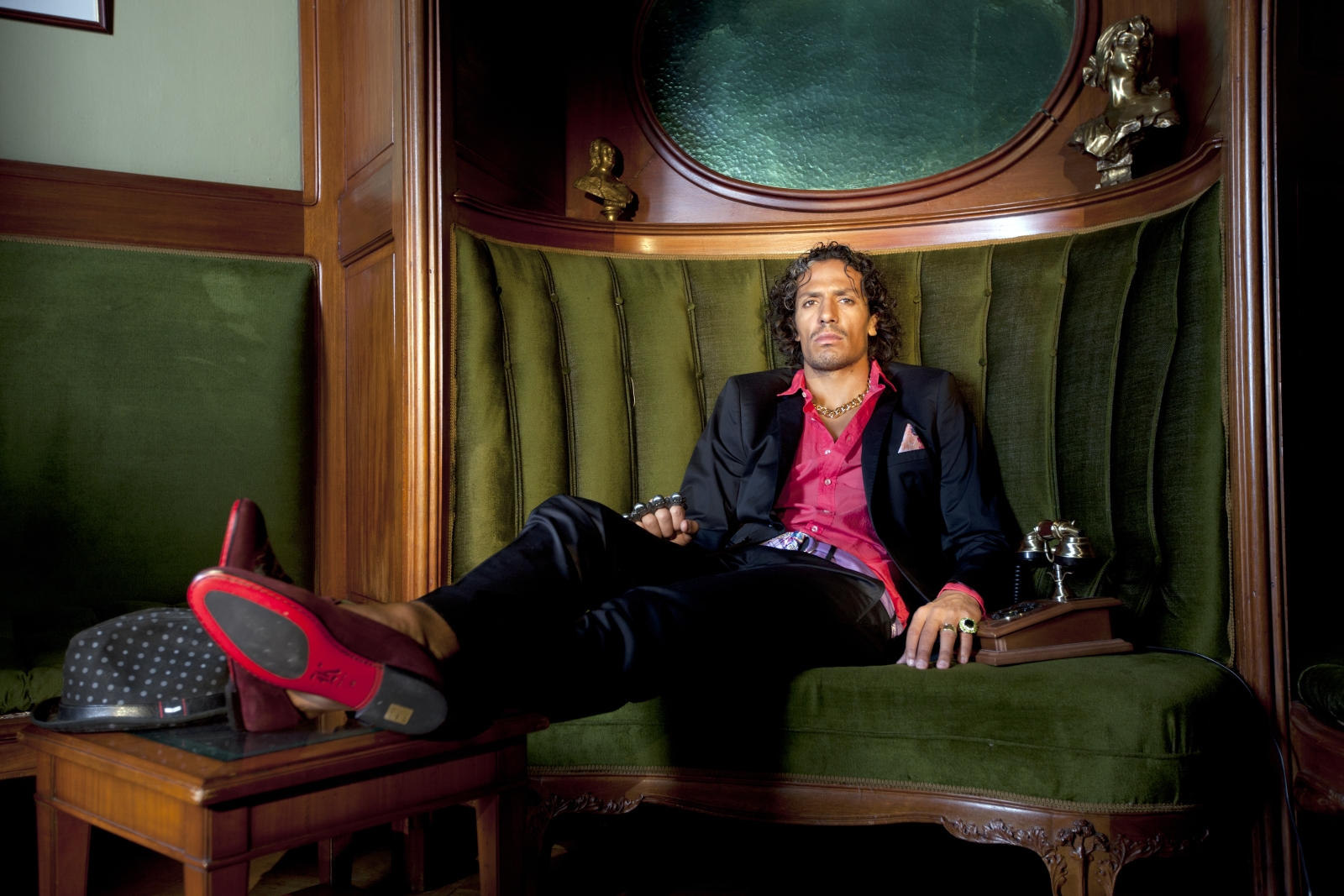 Бруну Алвеш позирует для клубного журнала «Наш Зенит»