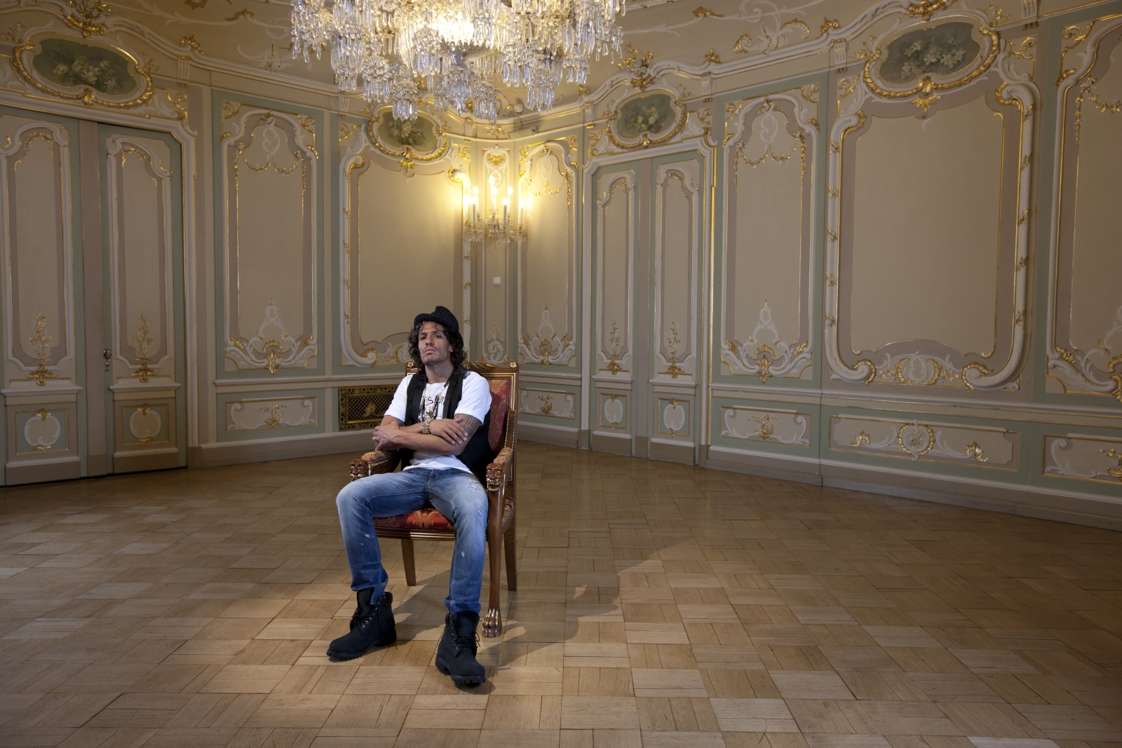 Бруну Алвеш позирует для клубного журнала «Наш Зенит»