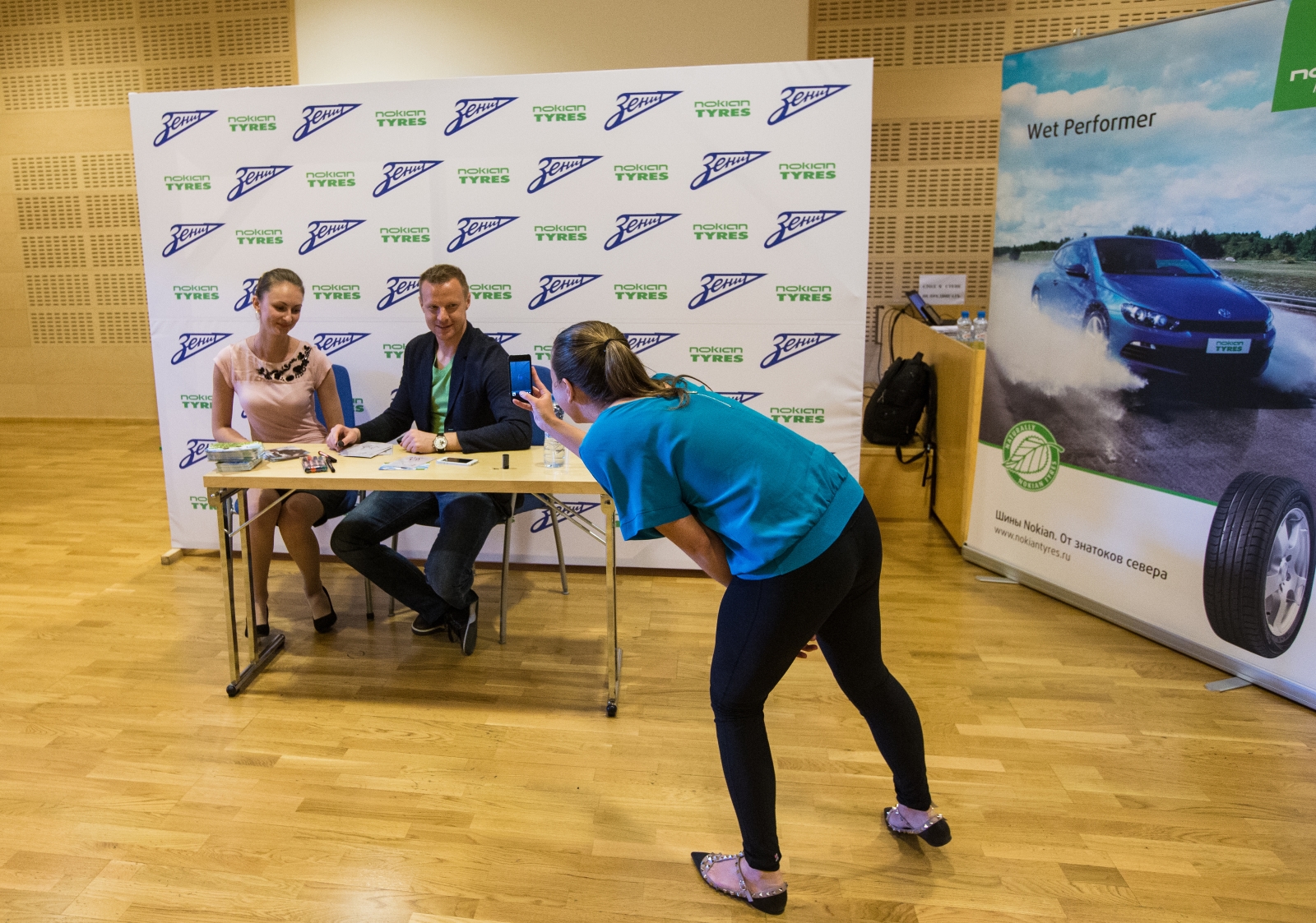 Автограф-сессия Вячеслава Малафеева на заводе НОКИАН