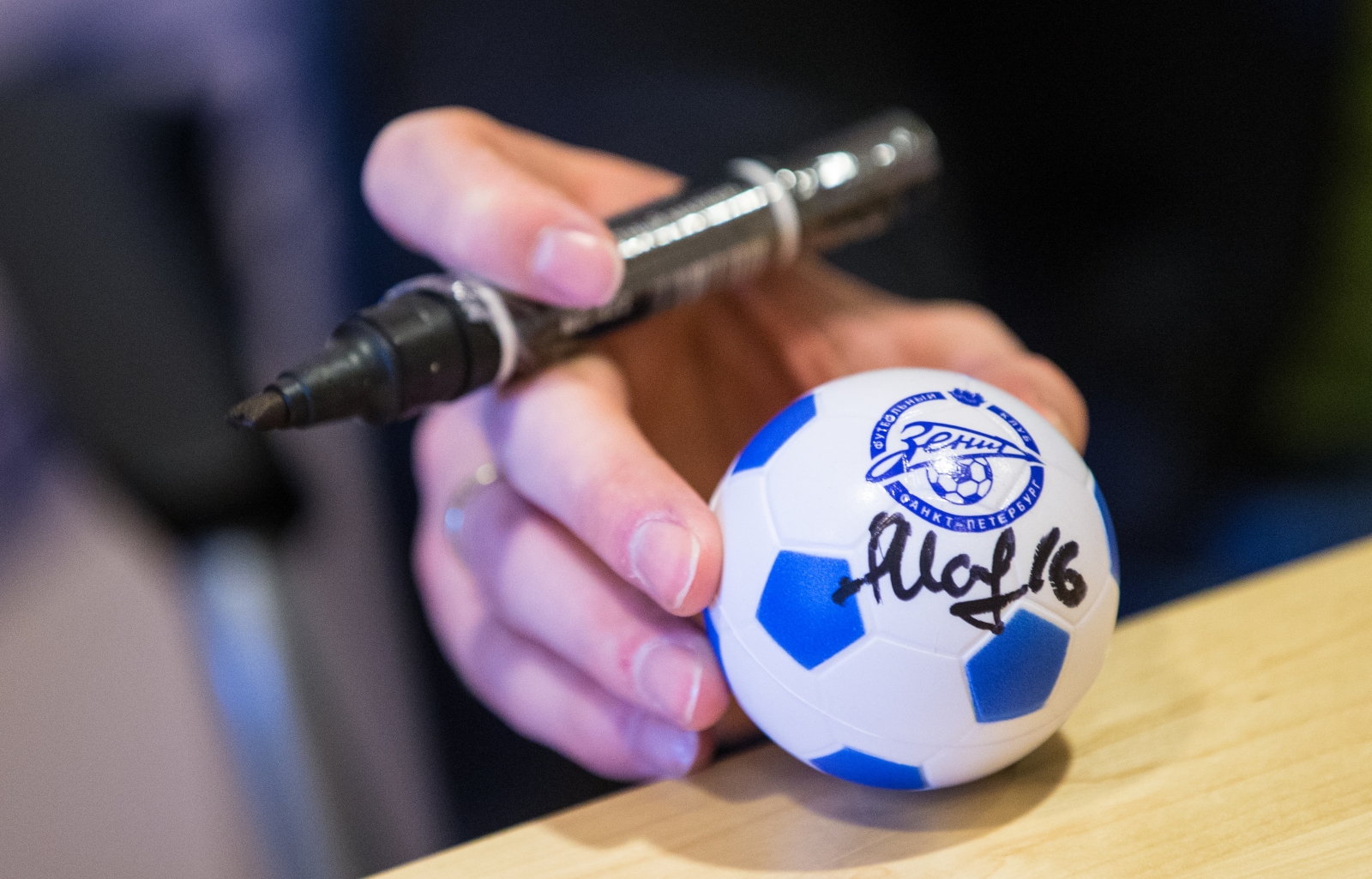 Автограф-сессия Вячеслава Малафеева на заводе НОКИАН