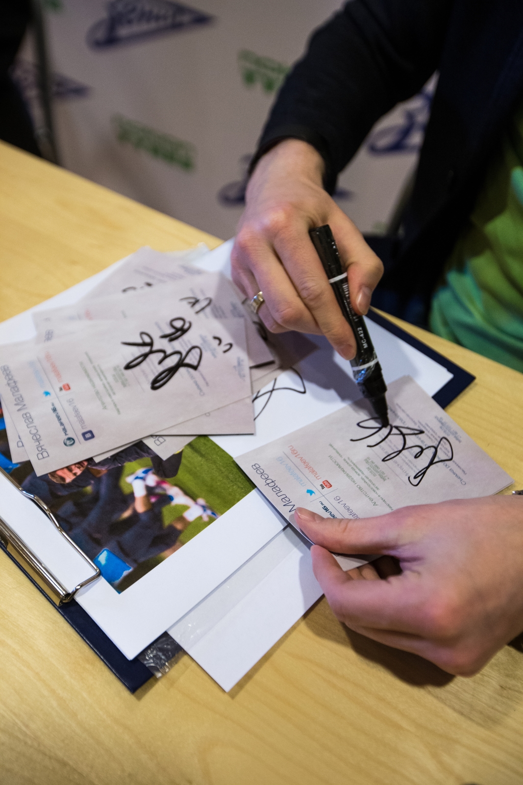 Автограф-сессия Вячеслава Малафеева на заводе НОКИАН