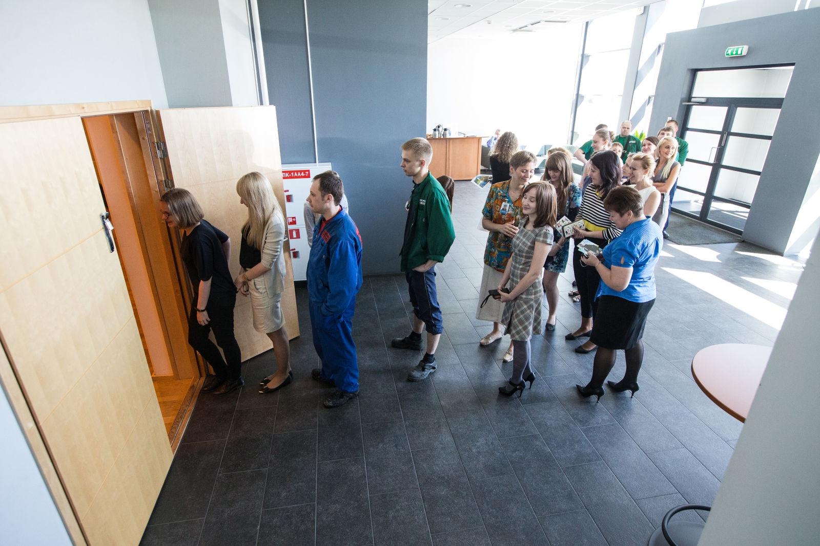 Автограф-сессия Вячеслава Малафеева на заводе НОКИАН