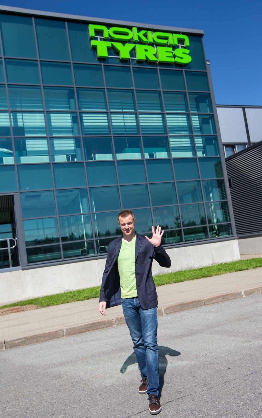 Автограф-сессия Вячеслава Малафеева на заводе НОКИАН