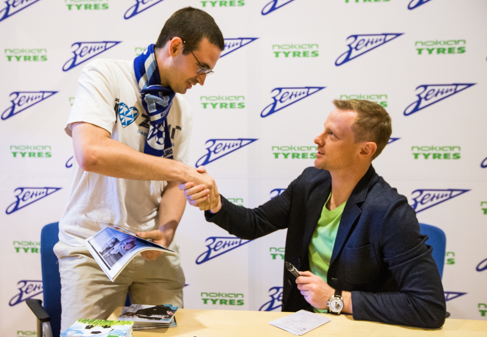 Автограф-сессия Вячеслава Малафеева на заводе НОКИАН