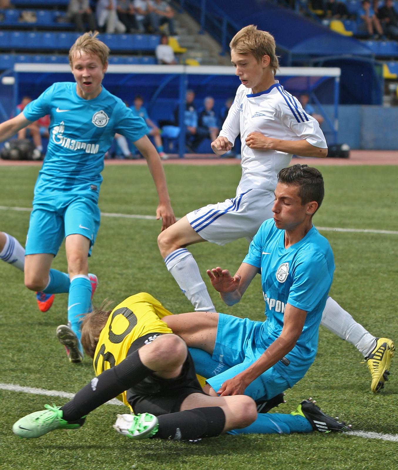 СДЮШОР «Зенит» — ФК «Зенит»