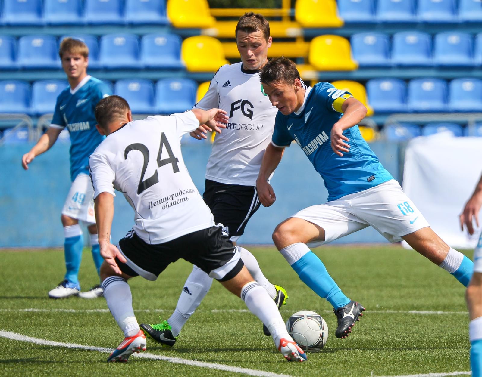 Матч первенства России среди команд второго дивизиона, «Тосно» — «Зенит-2»