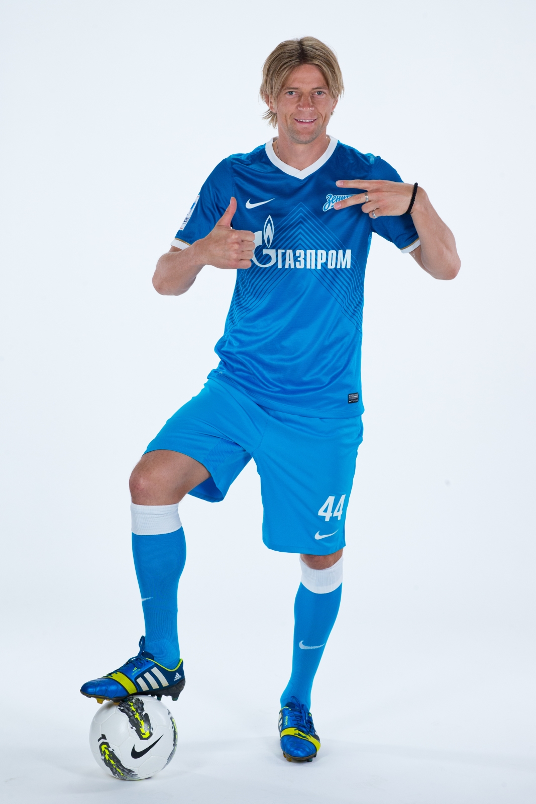Фотосессия футболиста основного состава ФК «Зенит» сезона  2013/2014