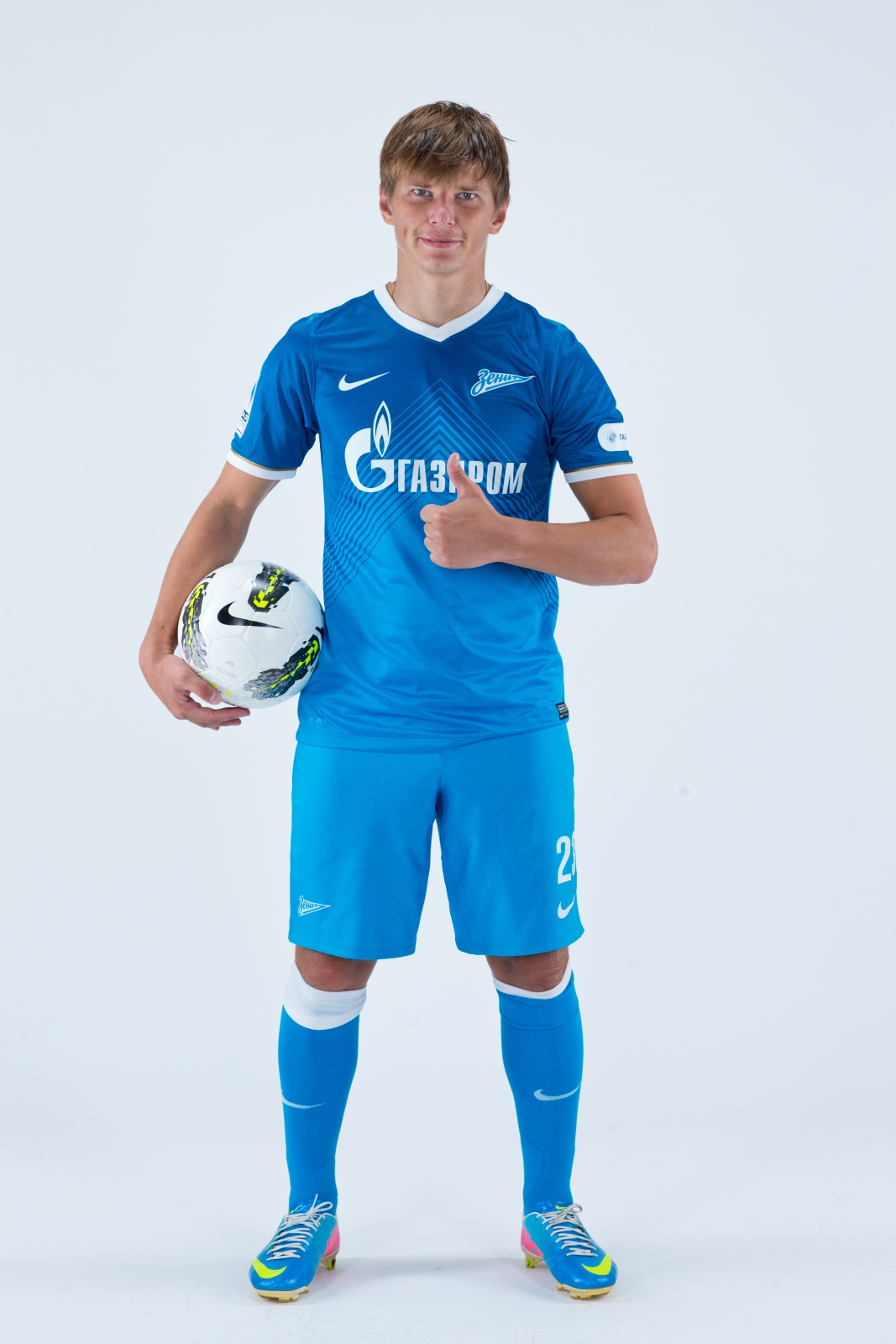 Фотосессия футболиста основного состава ФК «Зенит» сезона  2013/2014