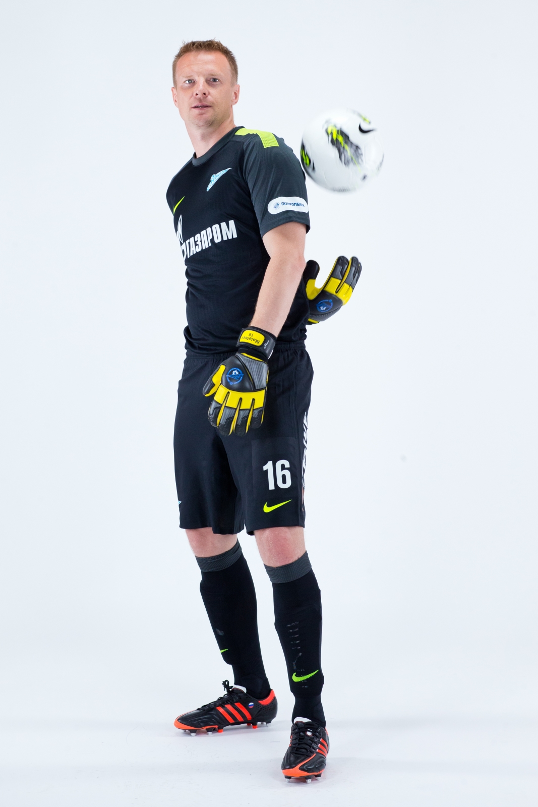 Фотосессия футболиста основного состава ФК «Зенит» сезона  2013/2014