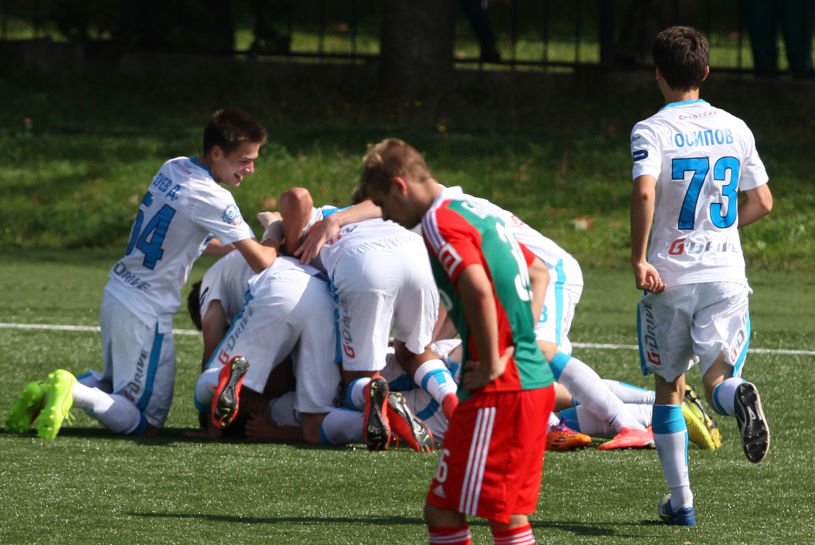 Матч 6-го тура молодежного первенства России. «Локомотив»-м — «Зенит»-м.