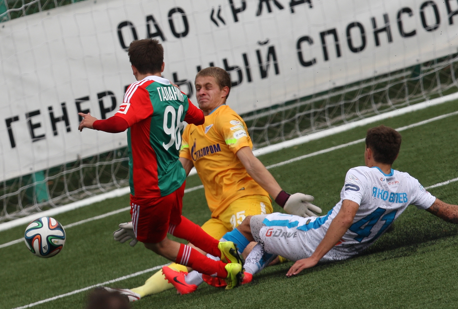 Матч 6-го тура молодежного первенства России. «Локомотив»-м — «Зенит»-м.