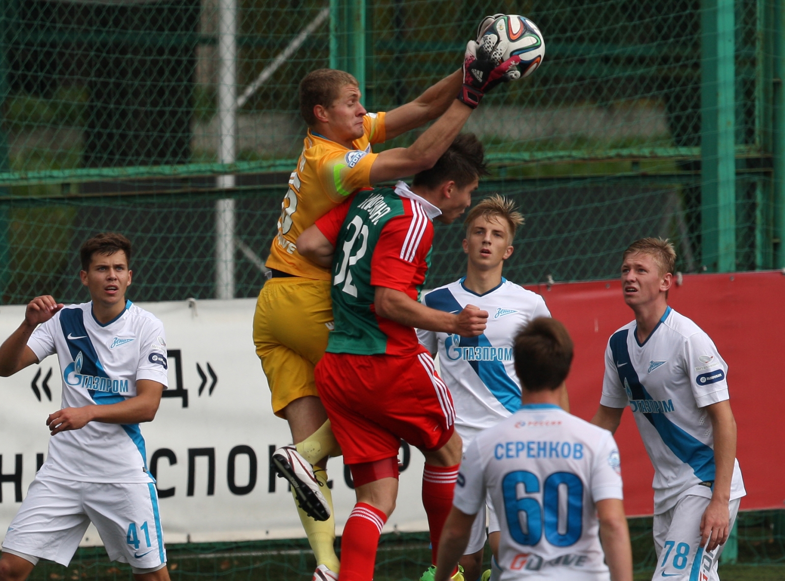 Матч 6-го тура молодежного первенства России. «Локомотив»-м — «Зенит»-м.