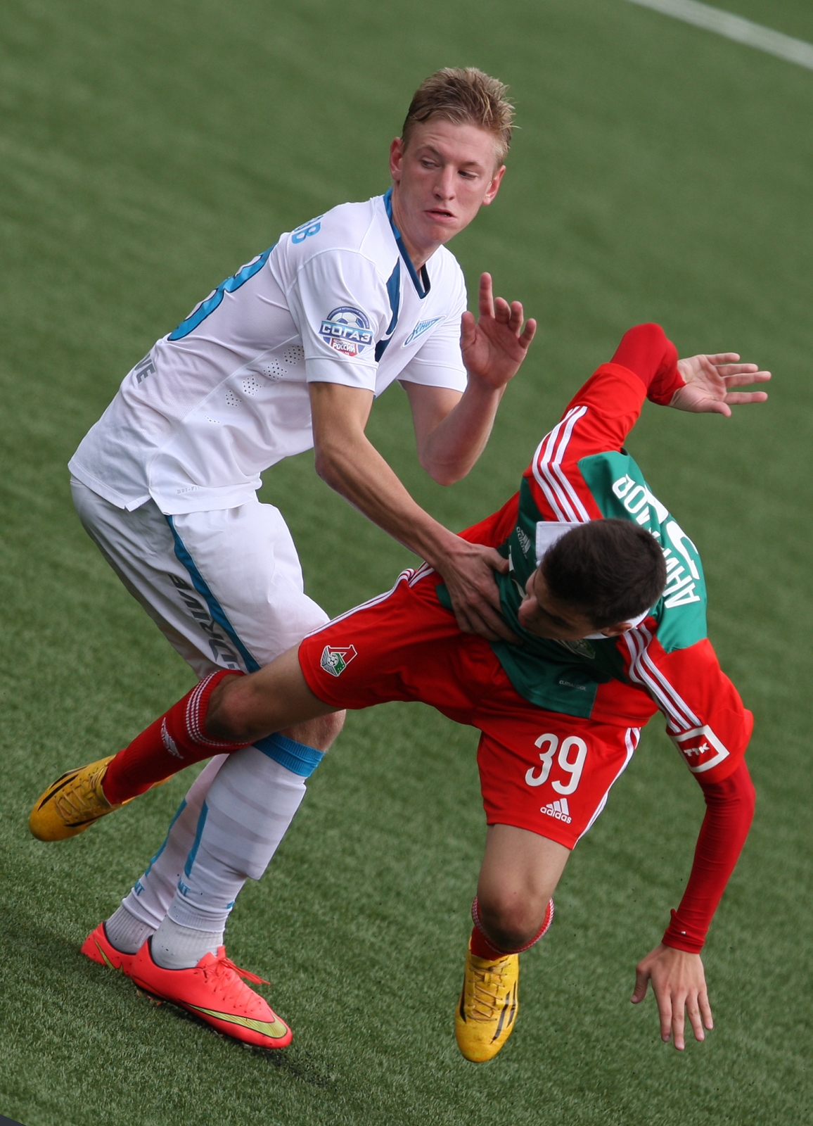 Матч 6-го тура молодежного первенства России. «Локомотив»-м — «Зенит»-м.