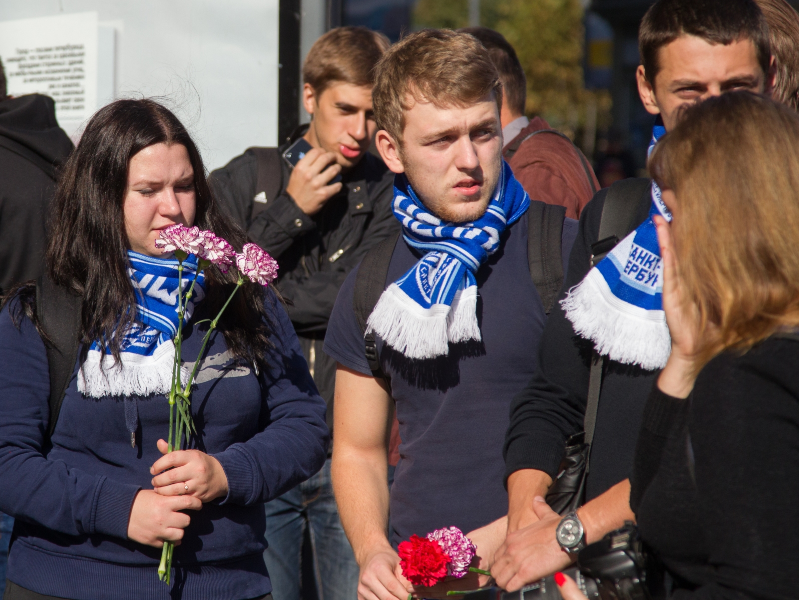 Возложение цветов к мемориальной доске Павла Федоровича Садырина