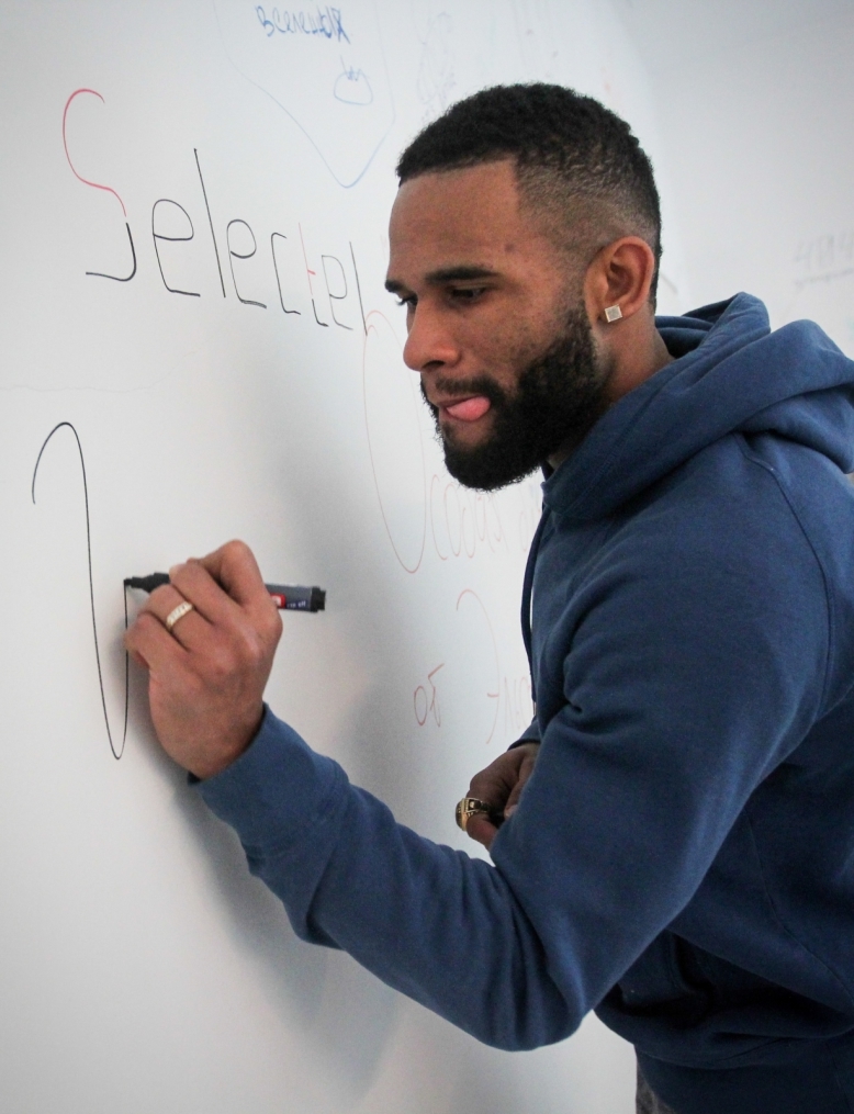 Вальтер Ходж, защитник БК «Зенит» посетил штаб—квартиру социальной сети «ВКонтакте»