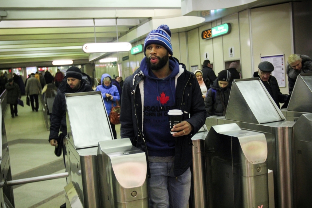 Вальтер Ходж, защитник БК «Зенит» во время прогулки по городу