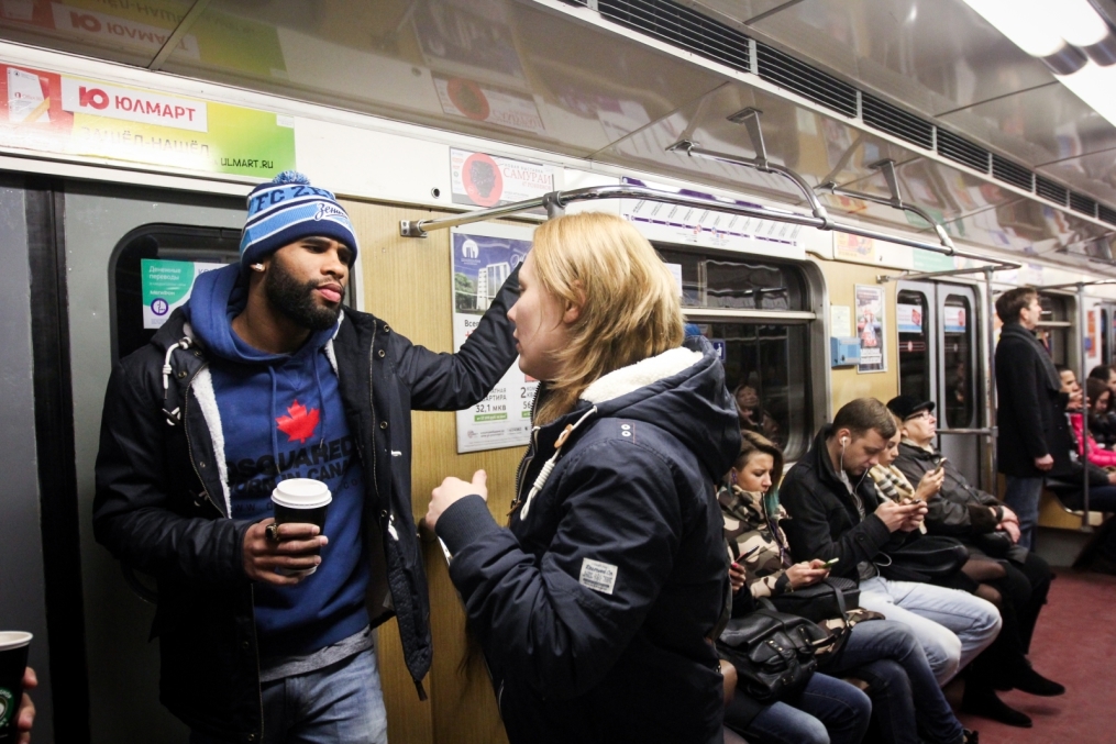 Вальтер Ходж, защитник БК «Зенит» во время прогулки по городу