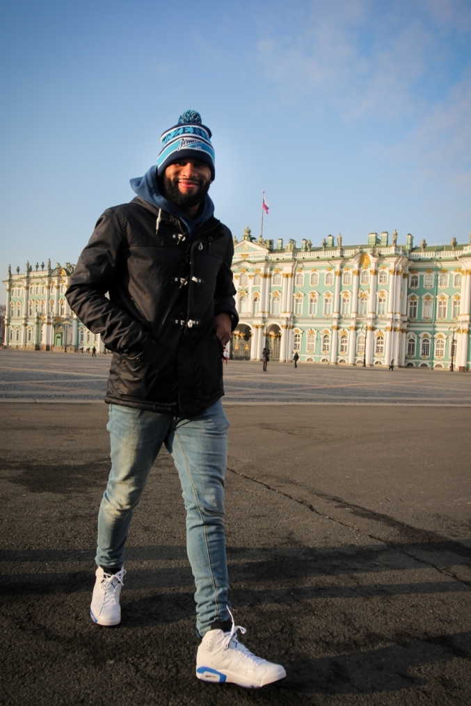 Вальтер Ходж, защитник БК «Зенит» во время прогулки по городу