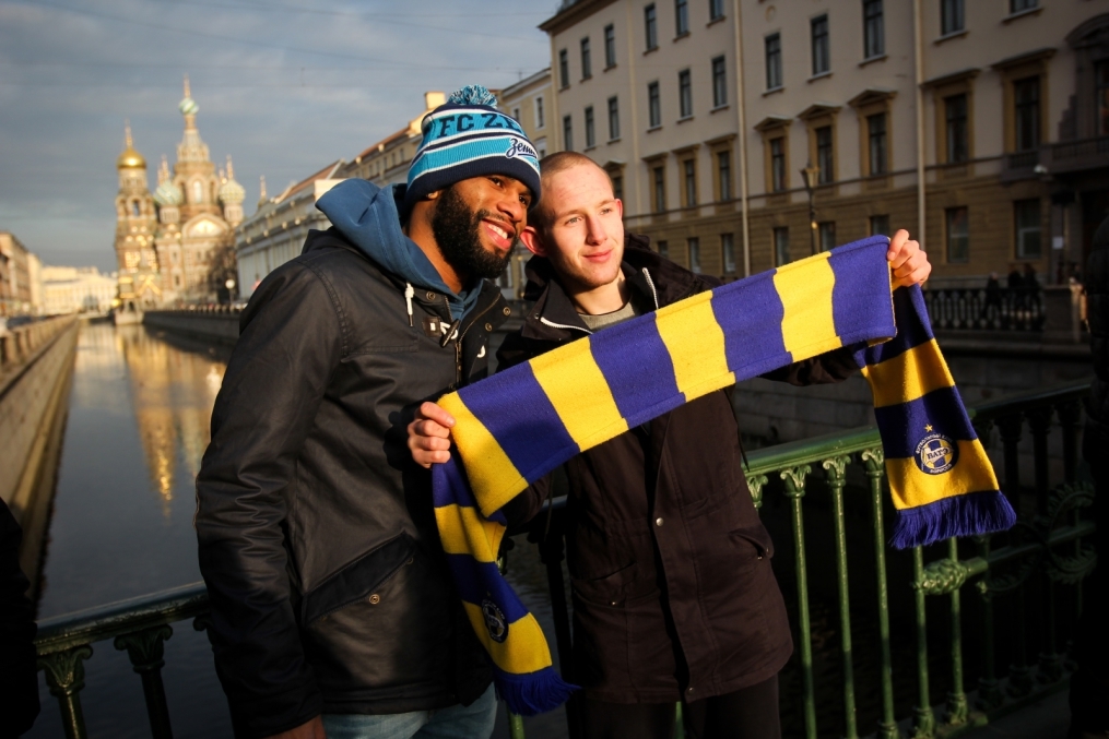 Вальтер Ходж, защитник БК «Зенит» во время прогулки по городу