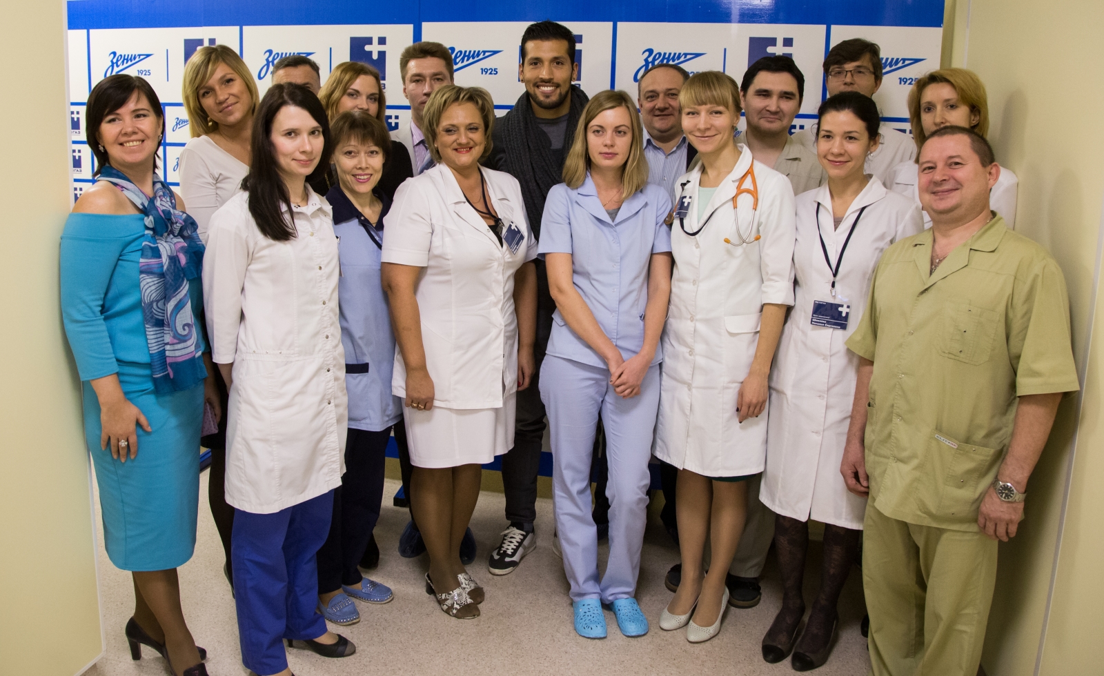 Автограф-сессия Эсекиэля Гарая в медицинском центре «СОГАЗ»