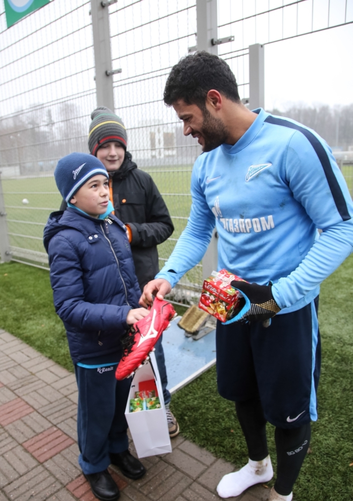 Юные болельщики встретились с футболистами «Зенита»