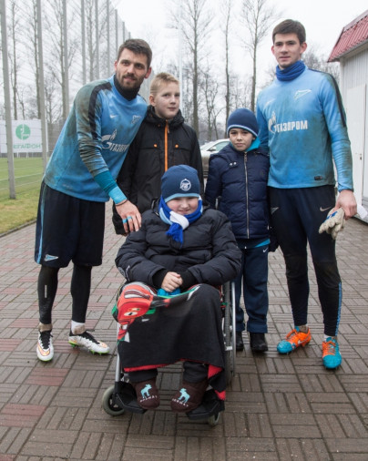 Юные болельщики встретились с футболистами «Зенита»