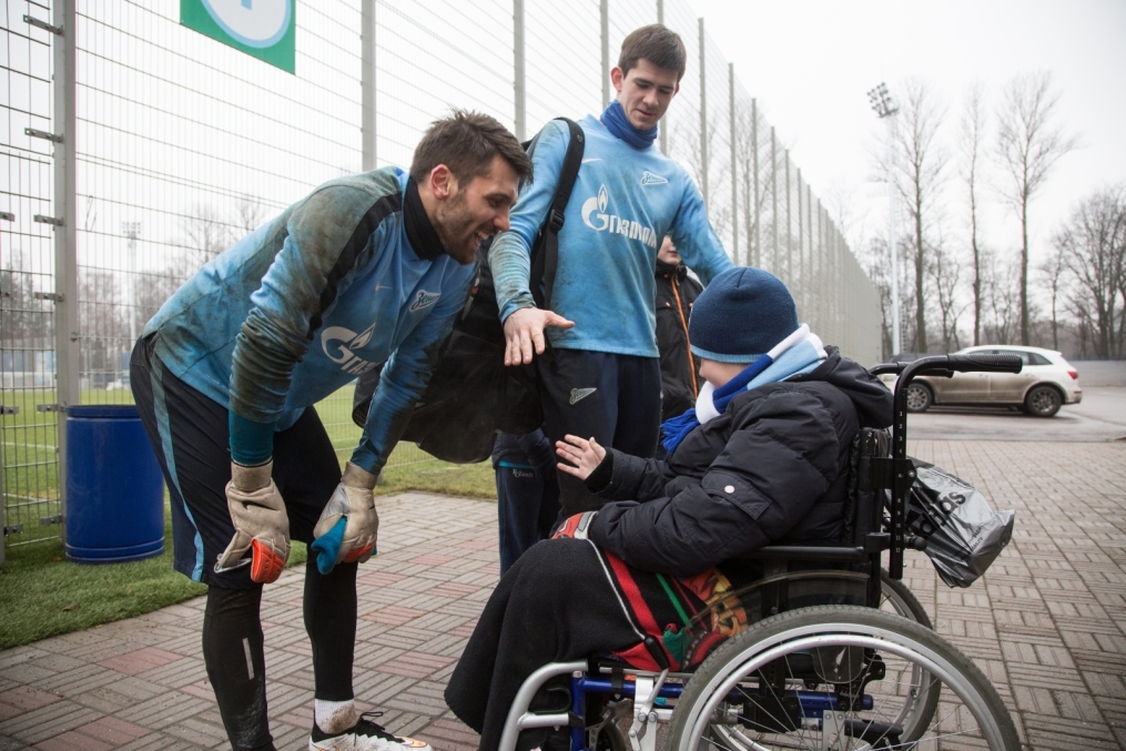 Юные болельщики встретились с футболистами «Зенита»