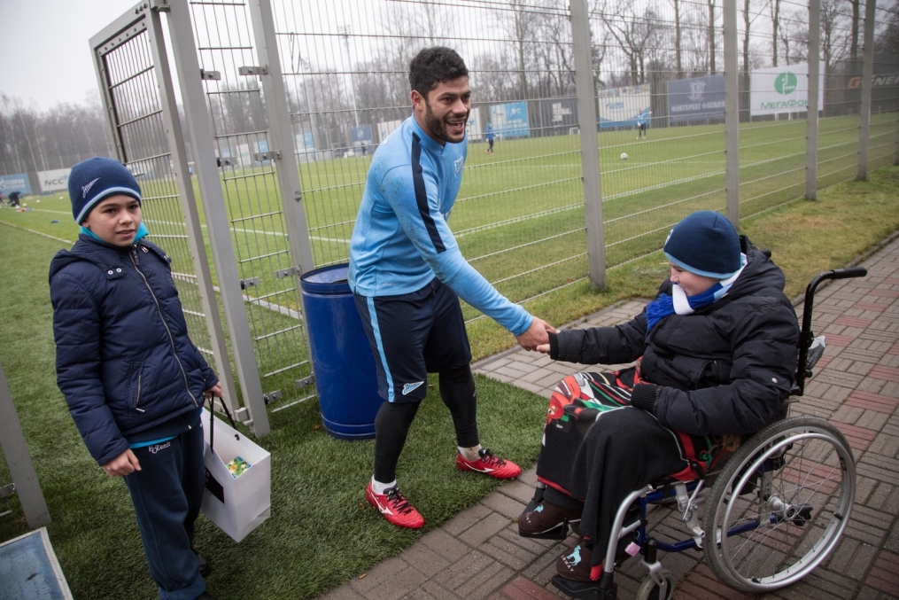 Юные болельщики встретились с футболистами «Зенита»