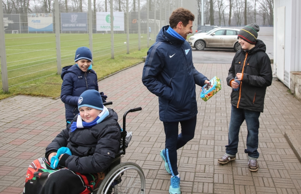Юные болельщики встретились с футболистами «Зенита»