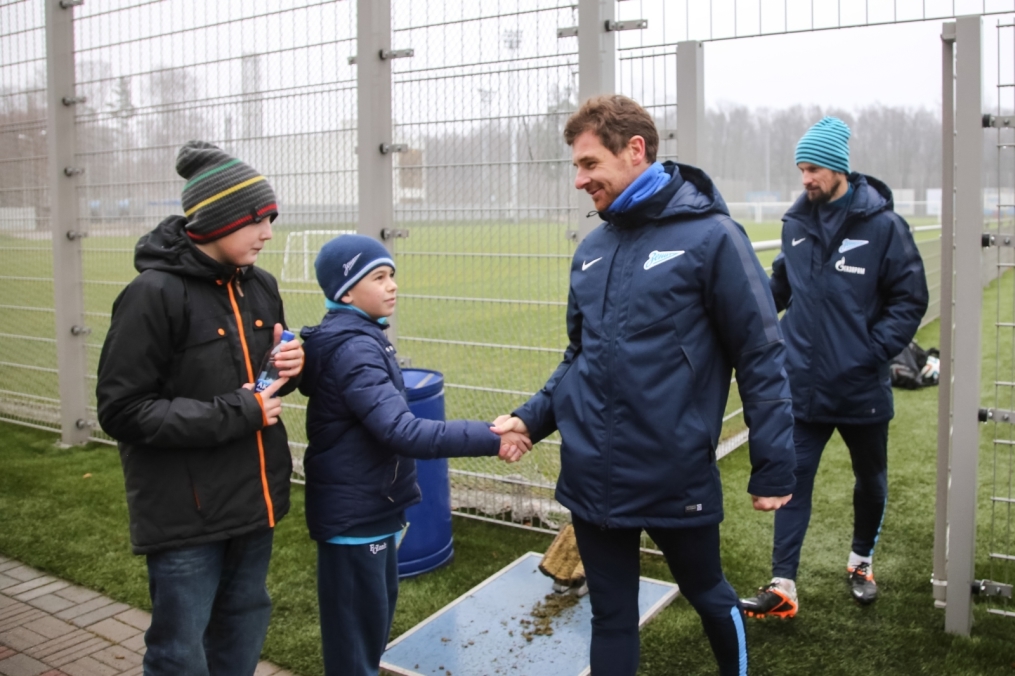 Юные болельщики встретились с футболистами «Зенита»
