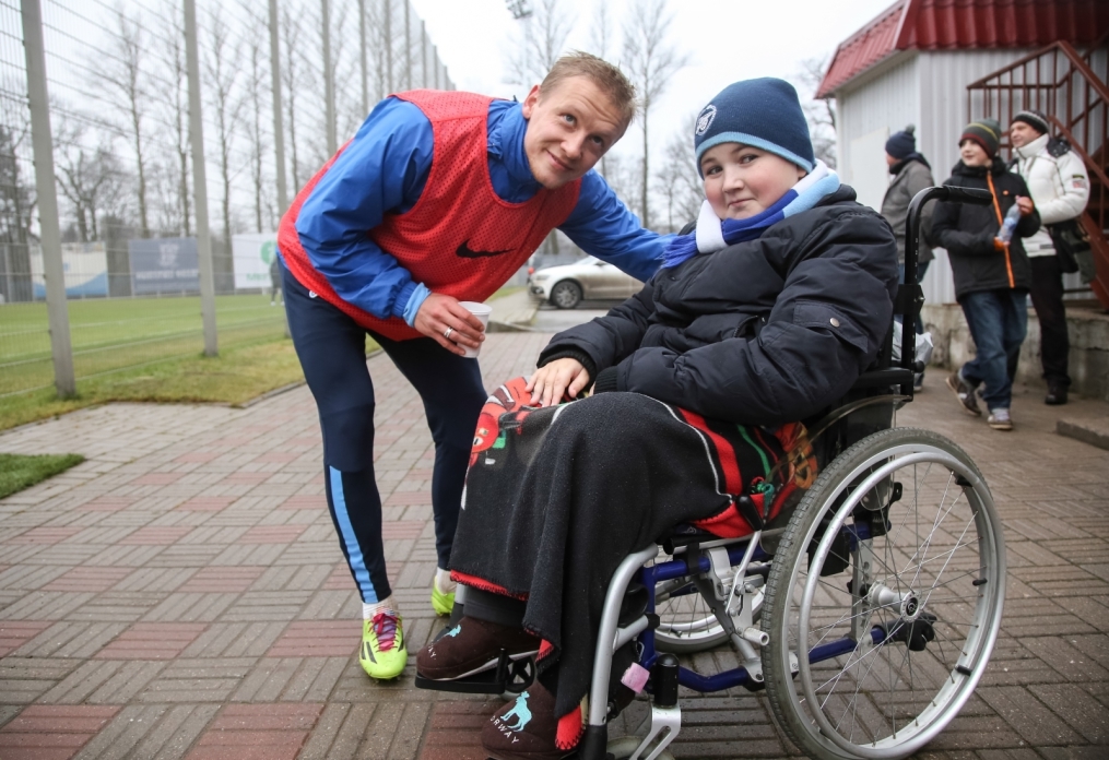 Юные болельщики встретились с футболистами «Зенита»