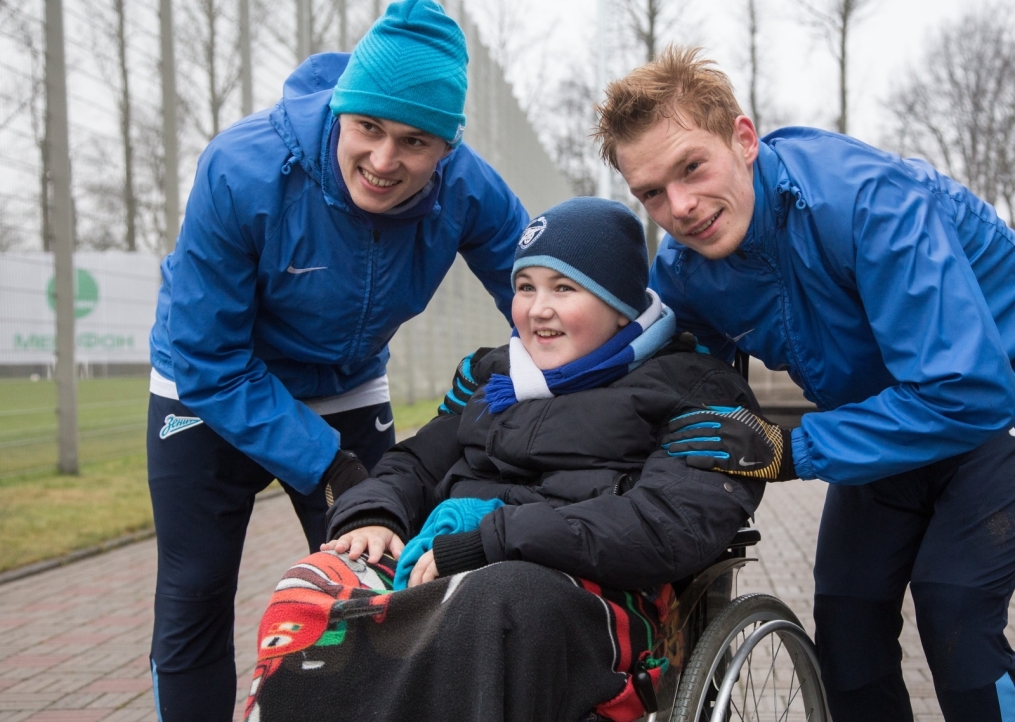 Юные болельщики встретились с футболистами «Зенита»