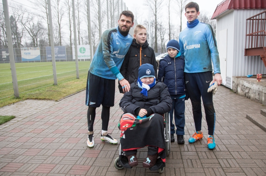 Юные болельщики встретились с футболистами «Зенита»