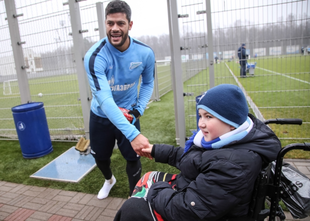 Юные болельщики встретились с футболистами «Зенита»