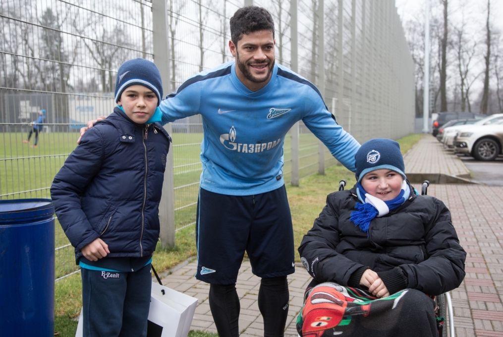 Юные болельщики встретились с футболистами «Зенита»
