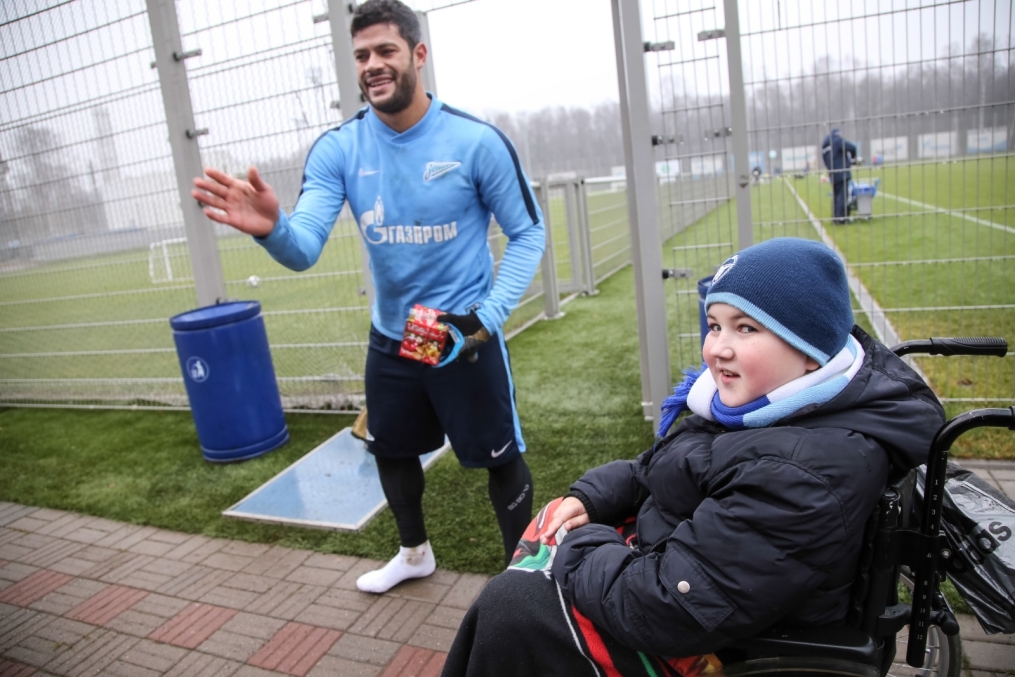 Юные болельщики встретились с футболистами «Зенита»