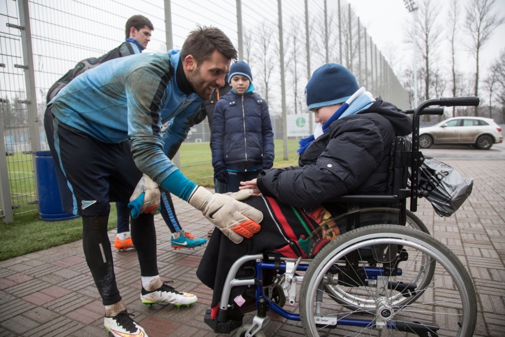 Юные болельщики встретились с футболистами «Зенита»