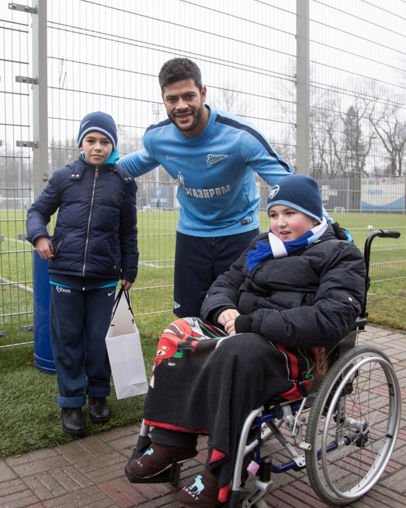 Юные болельщики встретились с футболистами «Зенита»