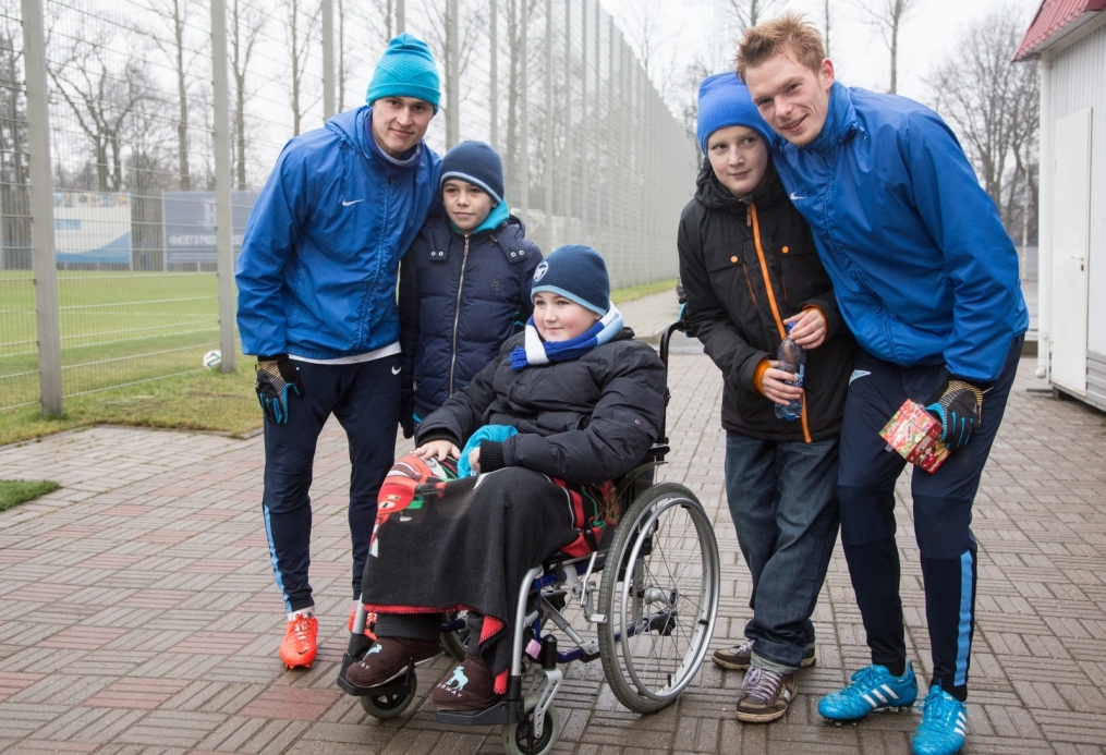 Юные болельщики встретились с футболистами «Зенита»