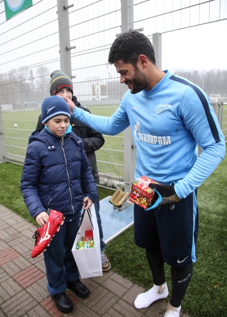 Юные болельщики встретились с футболистами «Зенита»