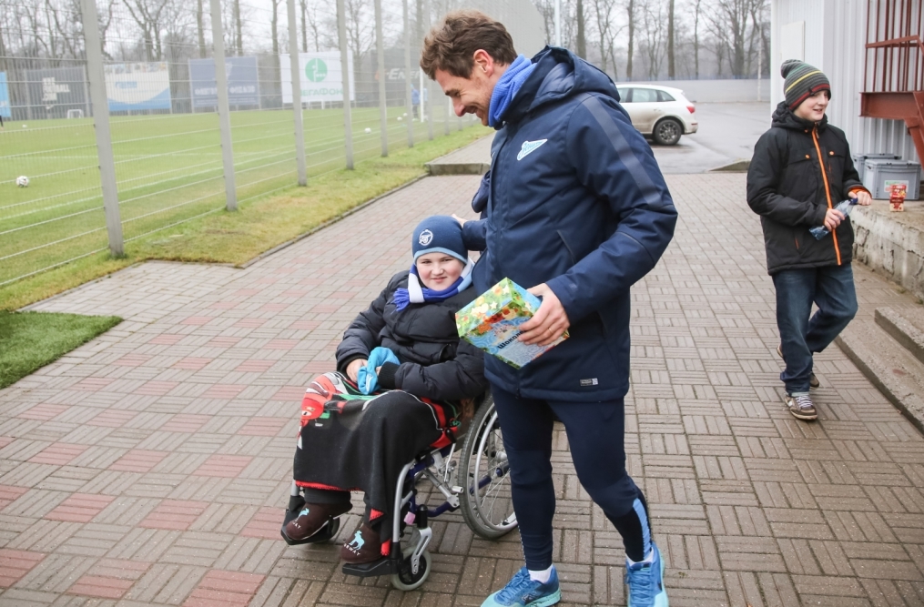 Юные болельщики встретились с футболистами «Зенита»