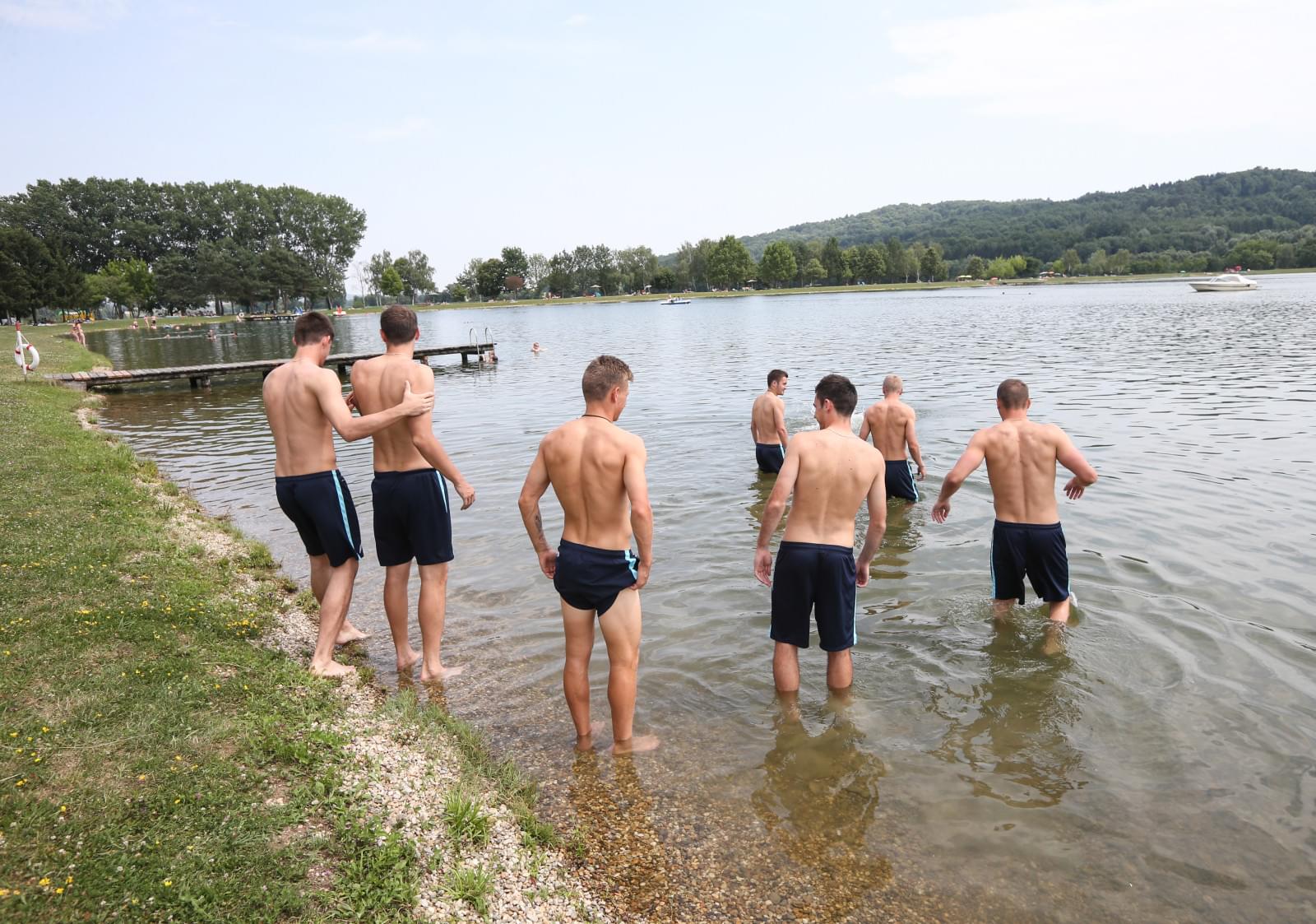 Сборы в Австрии: 6 июля, прогулка и отдых на озере