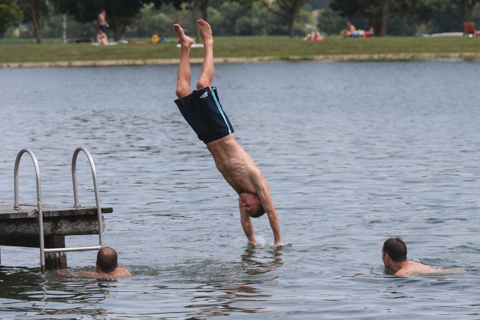 Сборы в Австрии: 6 июля, прогулка и отдых на озере