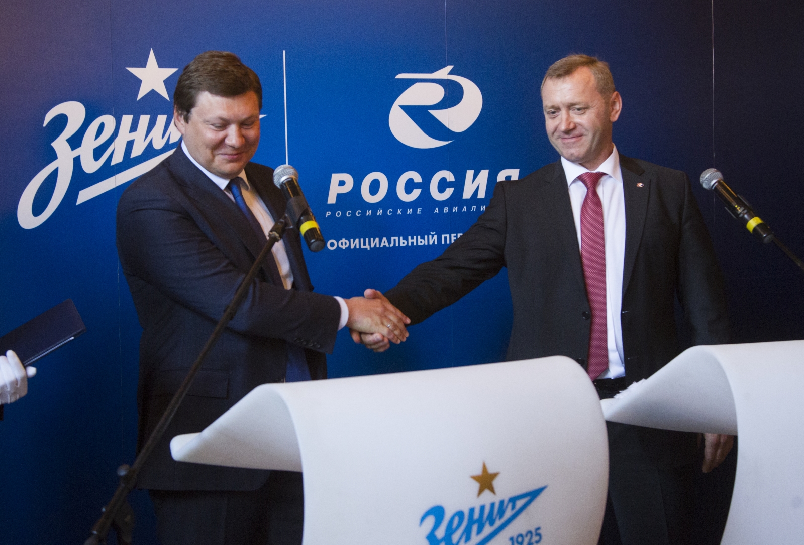 Подписание нового договора между АК «Россия» и «Зенитом»