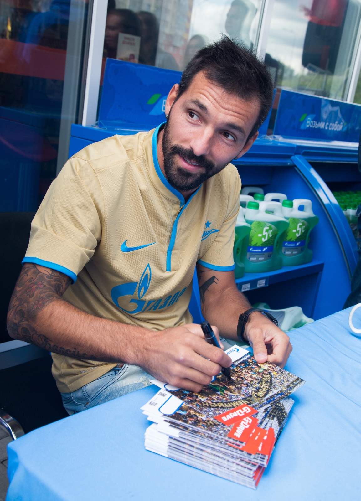 Автограф-сессия Данни на АЗС «Газпромнефть»