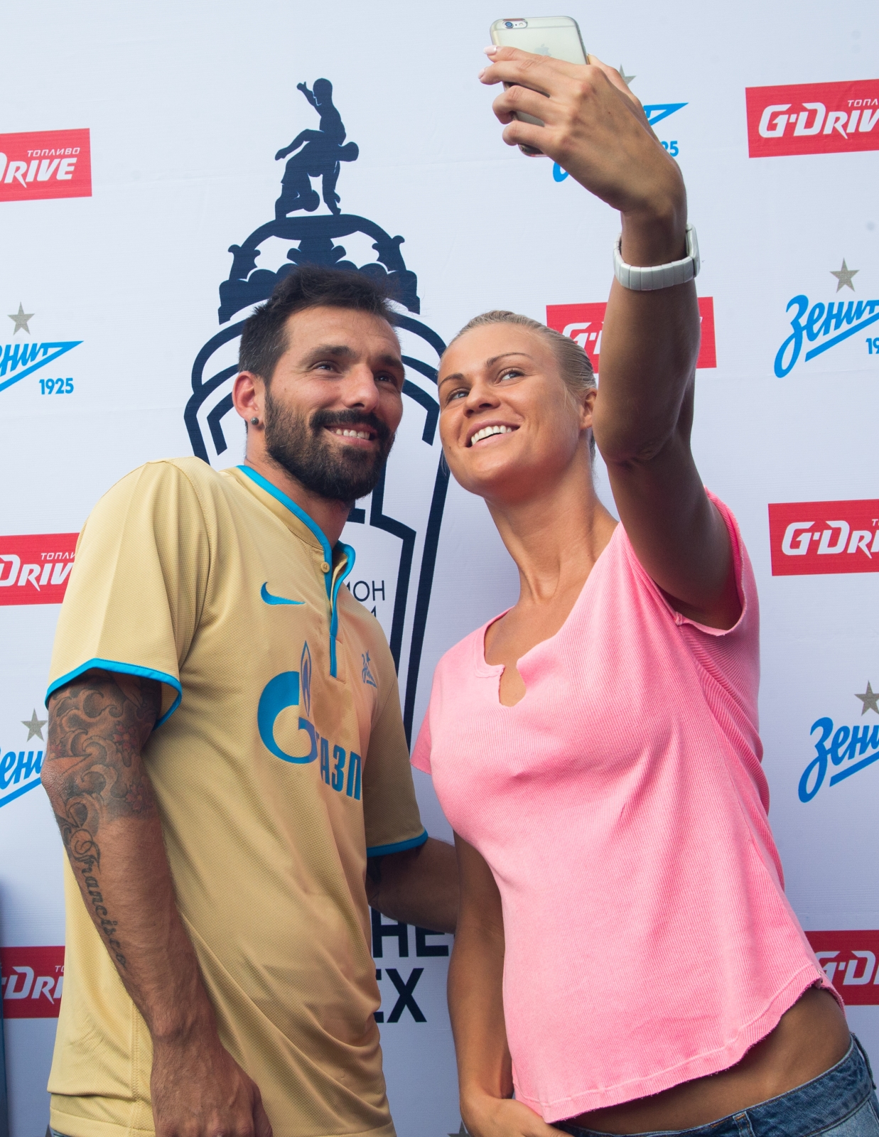 Автограф-сессия Данни на АЗС «Газпромнефть»