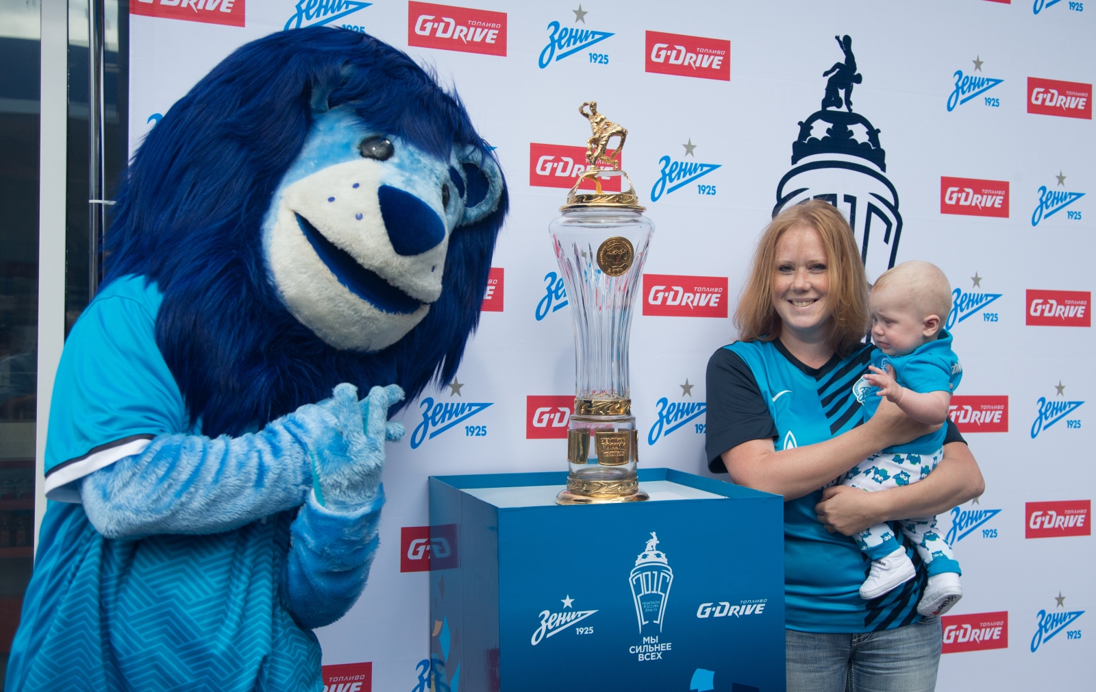 Автограф-сессия Данни на АЗС «Газпромнефть»