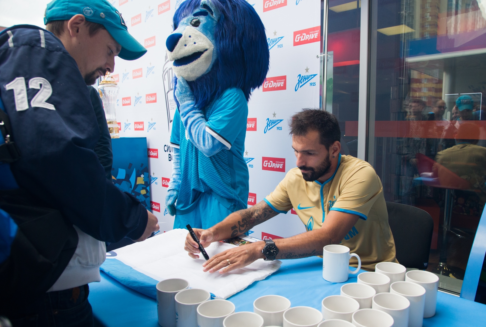 Автограф-сессия Данни на АЗС «Газпромнефть»