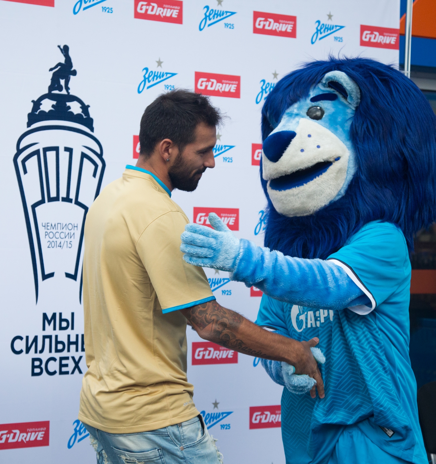 Автограф-сессия Данни на АЗС «Газпромнефть»